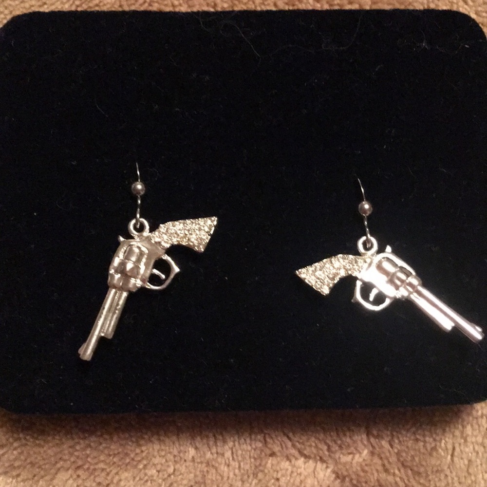Pistol earring set
